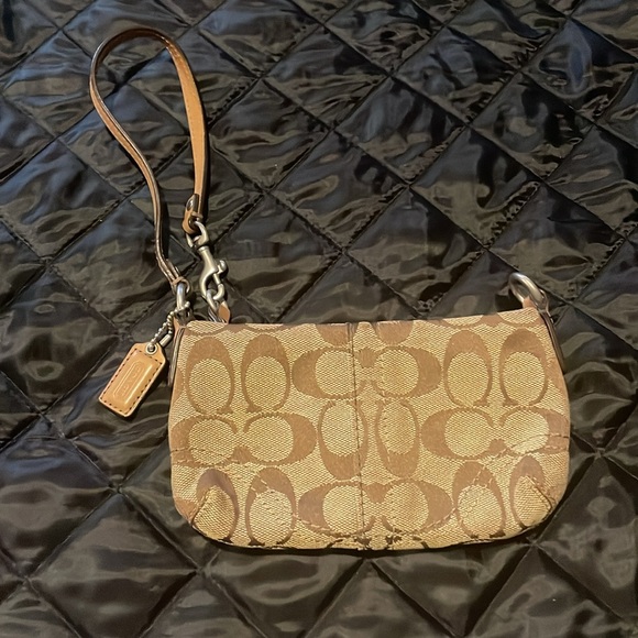 Coach Wristlet 🤎 - Picture 7 of 7